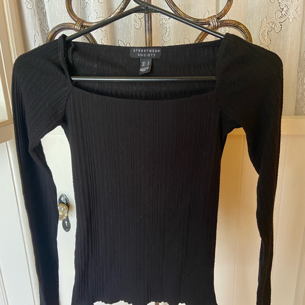 black long-sleeve box cut